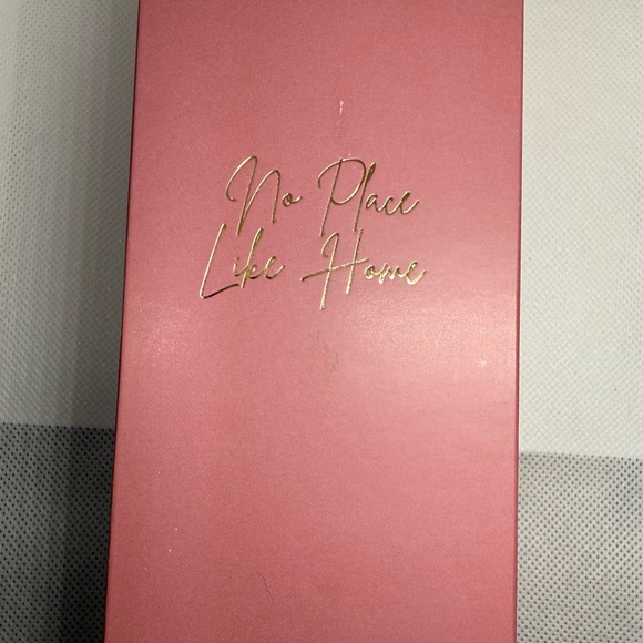 Revolution Beauty London Under The Covers
Reed Diffuser - Picture 5 of 8